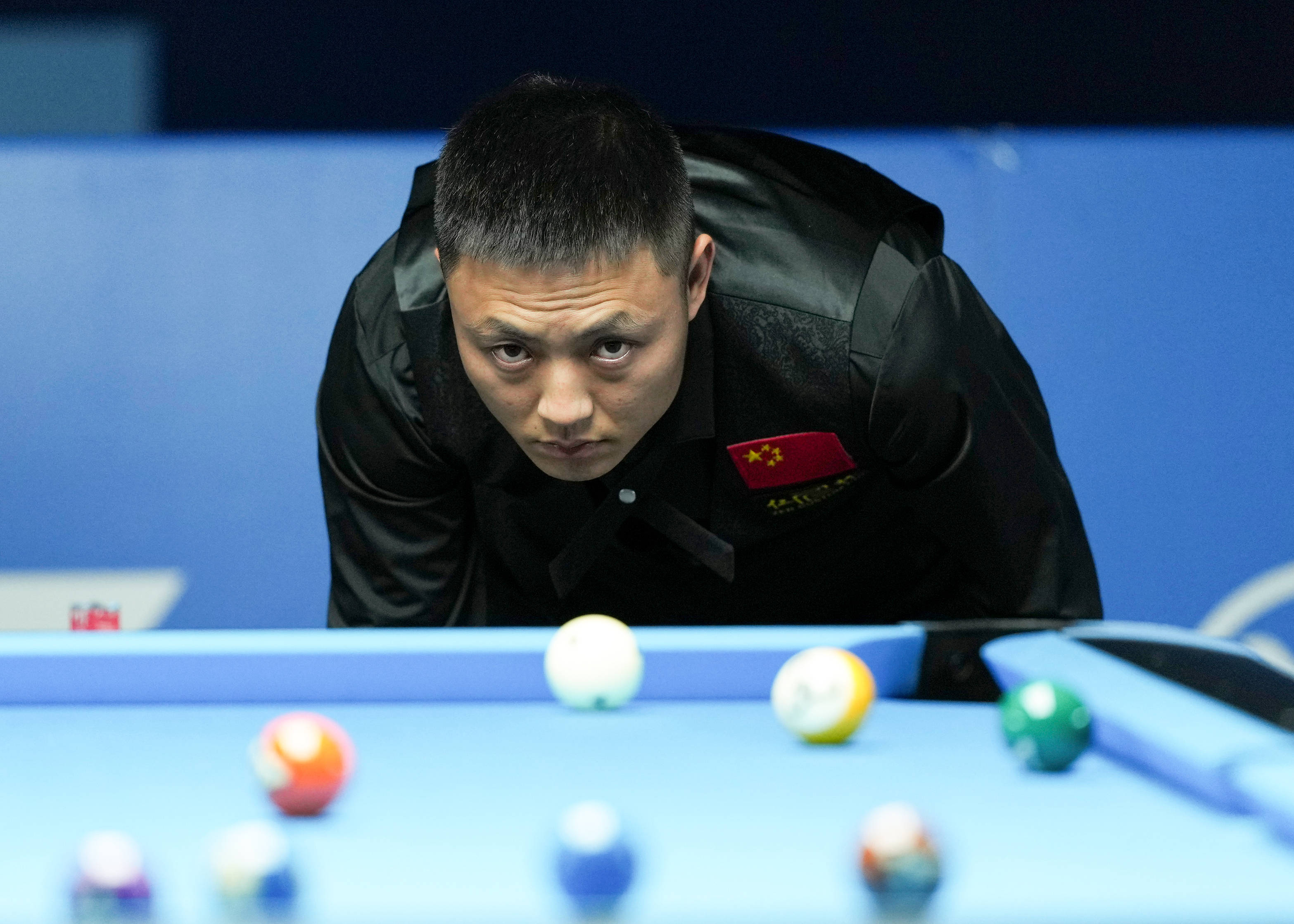 而是潜伏在 而是潜伏在